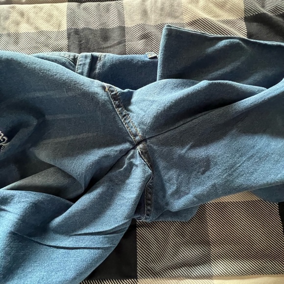 New jeans size large, never worn - Picture 8 of 10